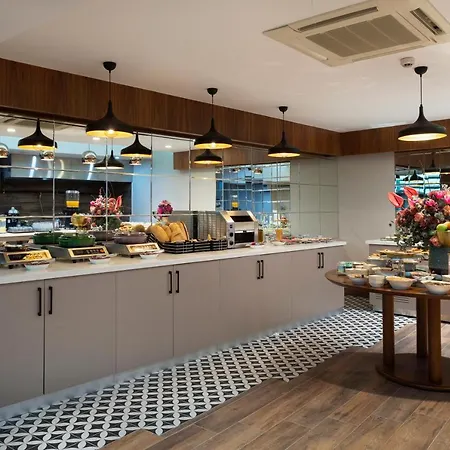 Izz Kosuyolu 伊斯坦布尔