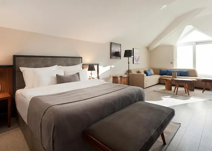 Izz Kosuyolu Istambul