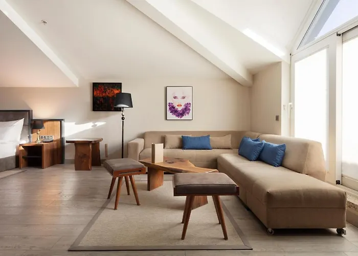 Izz Kosuyolu Istambul