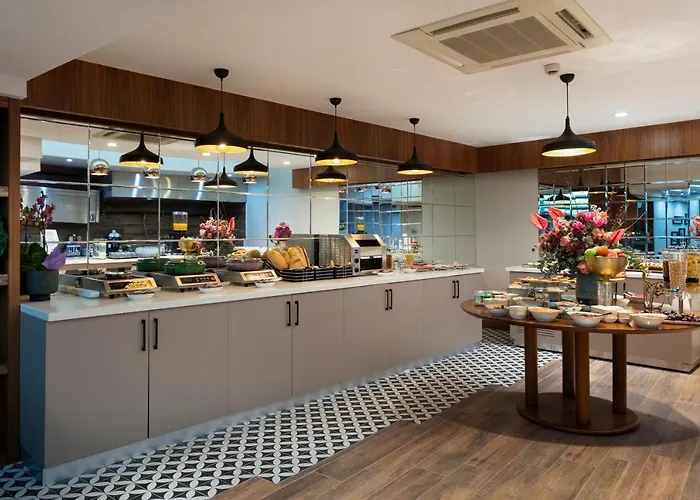 Izz Kosuyolu Istambul