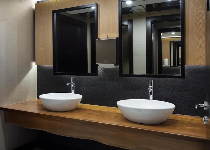 Izz Kosuyolu Hotel 4*