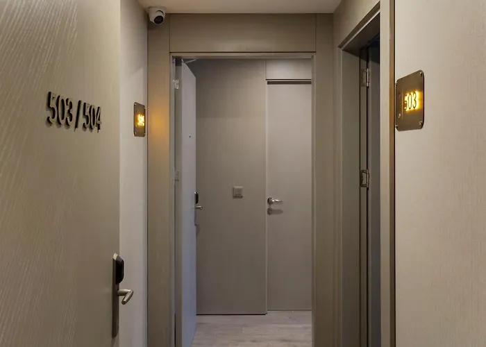 Izz Kosuyolu Istambul